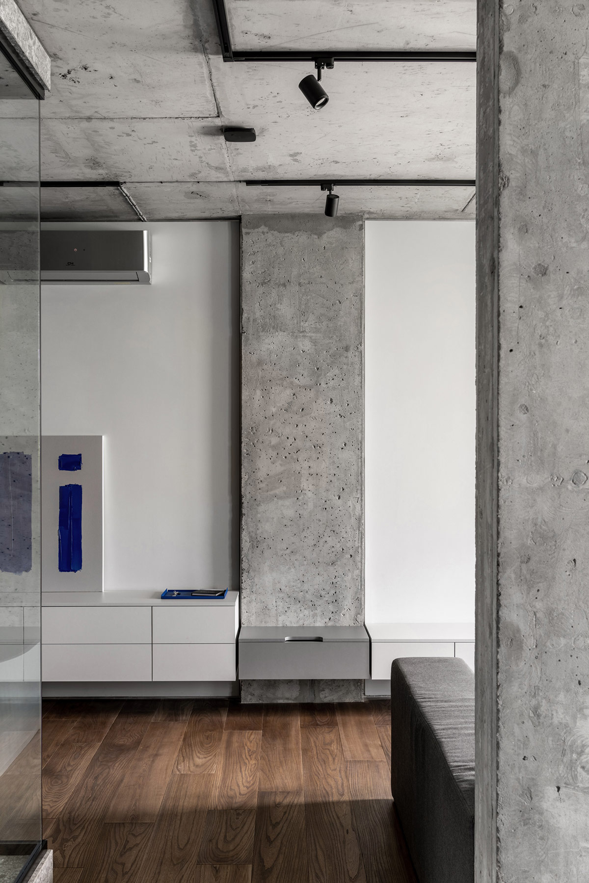 结合玻璃墙房间的混凝土单色内饰---酷图编号1324485