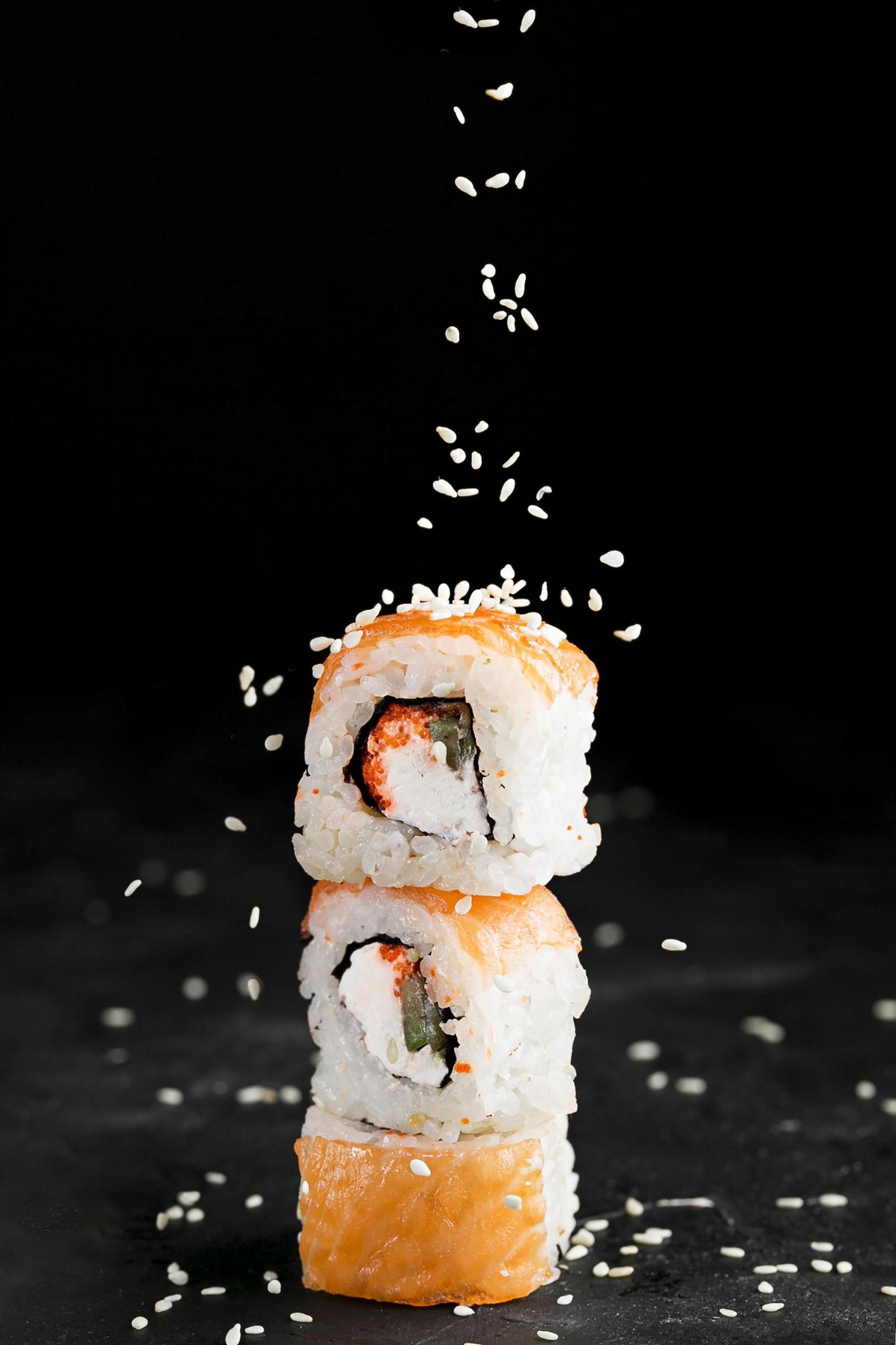 给寿司洒白芝麻的图图片