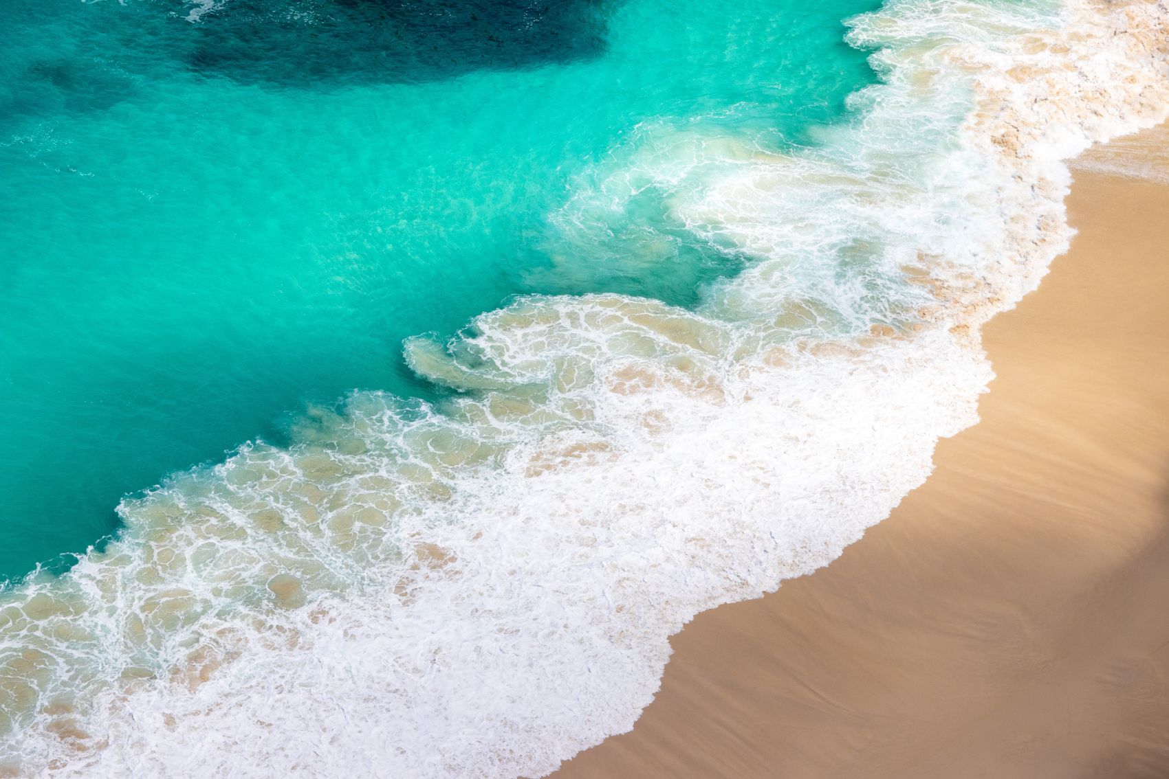 蓝色大海沙滩图片