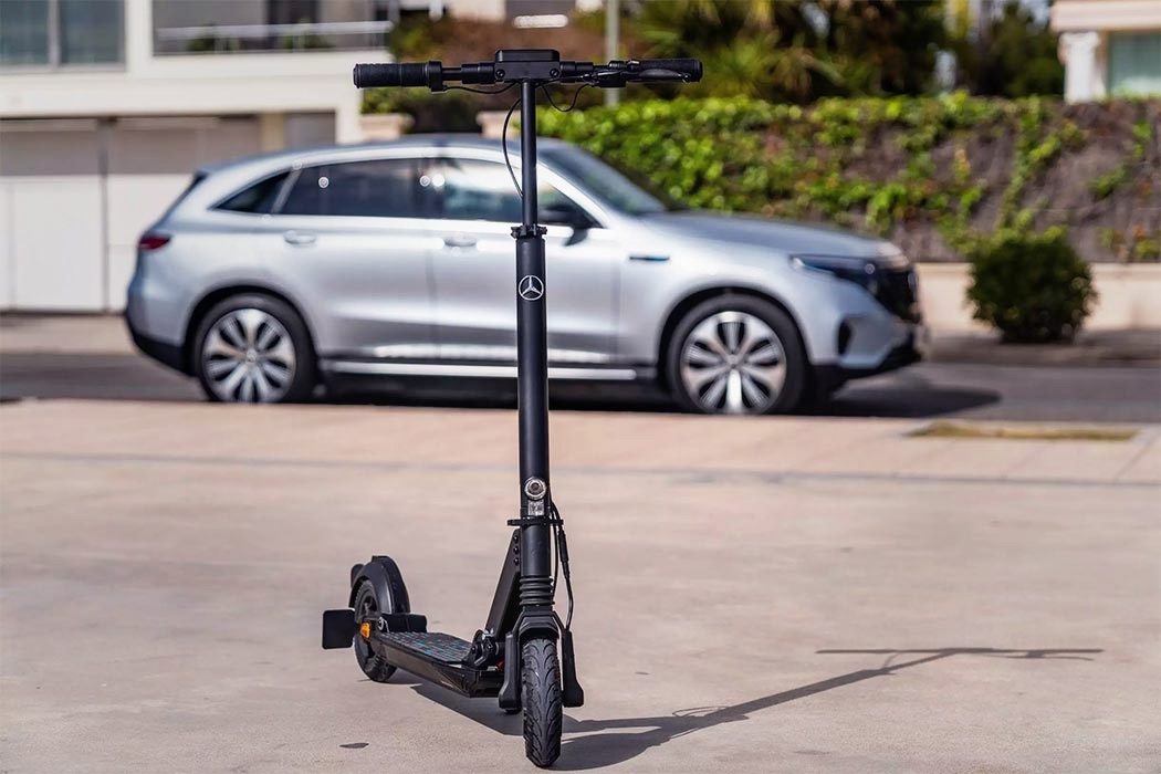 梅赛德斯·奔驰新型电动踏板车封面大图