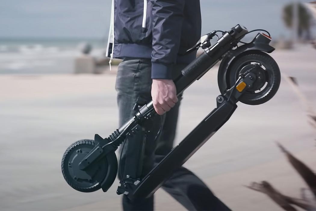 梅赛德斯·奔驰新型电动踏板车---酷图编号1329577