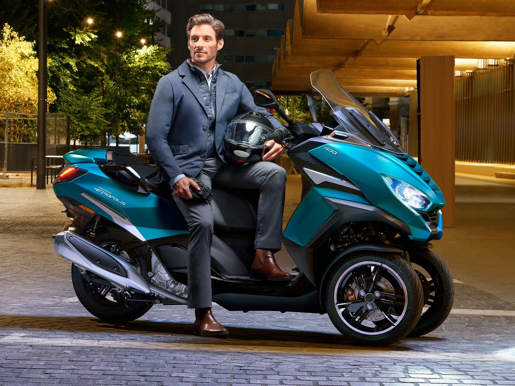 新都市魅力-标致三轮摩托车封面大图