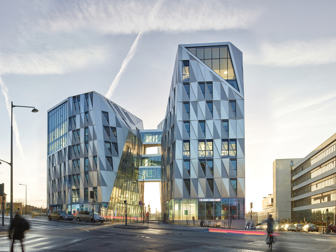 由FGP起草的城市发展计划是对大胆和激进建筑的邀请。三幢轮廓分明的建筑在铁路景观中非常突出,改变了一个规则简单的天际线。