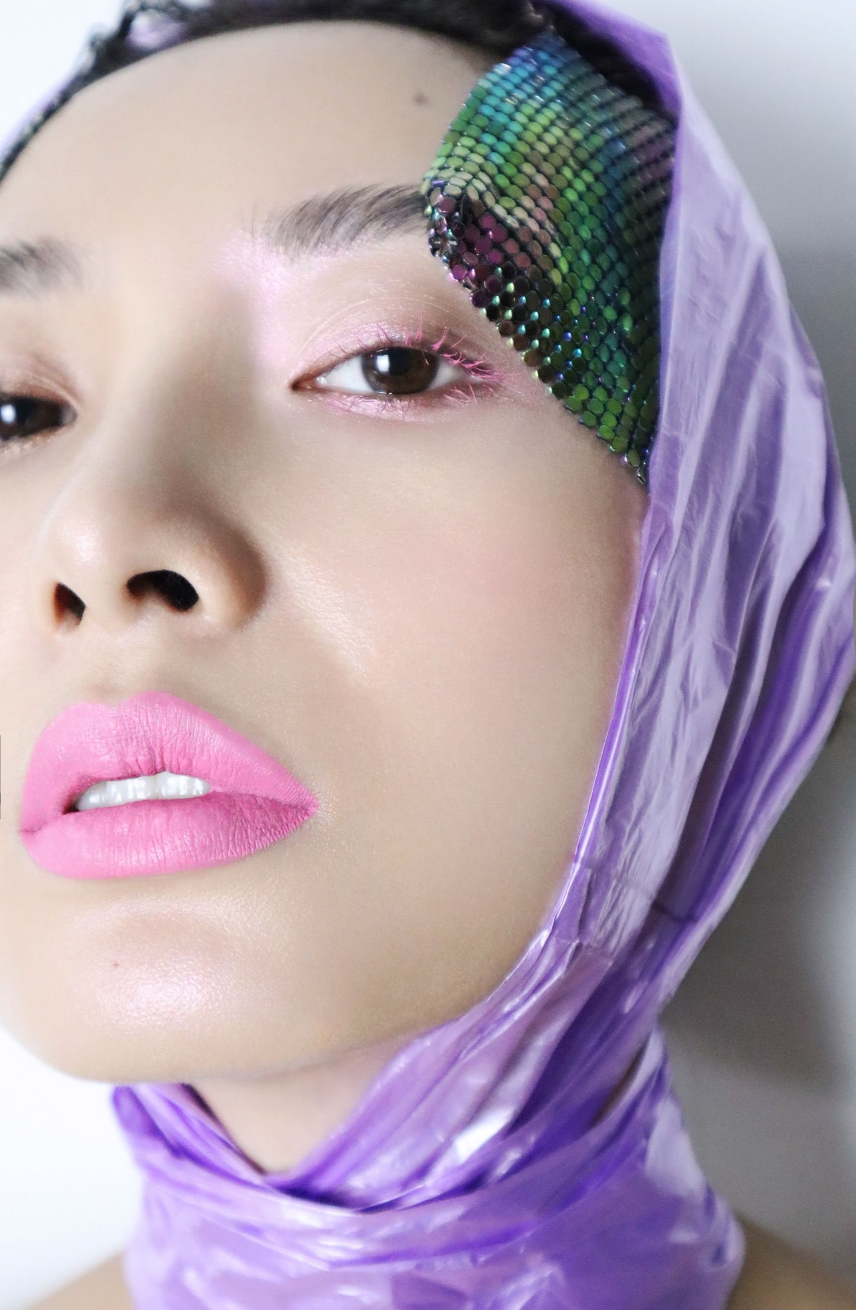 纱巾女郎封面大图