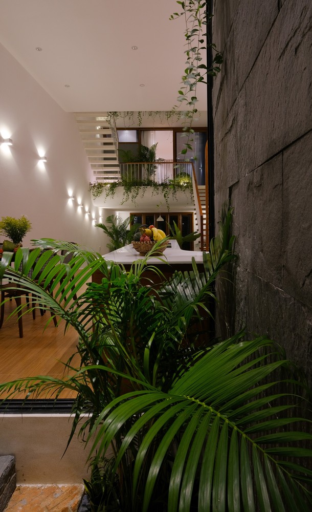 越南400平米的花园露台白色别墅---酷图编号1336671