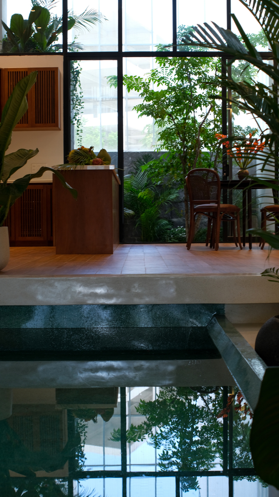 越南400平米的花园露台白色别墅---酷图编号1336670