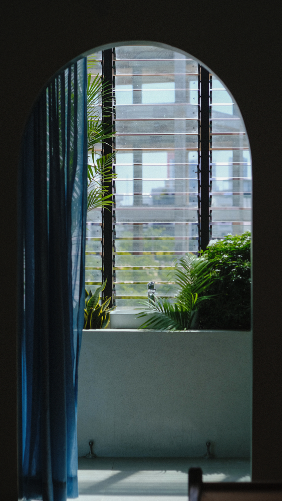 越南400平米的花园露台白色别墅---酷图编号1336675