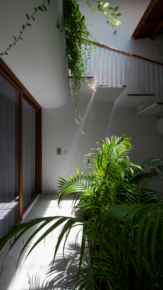 越南400平米的花园露台白色别墅---酷图编号1336680