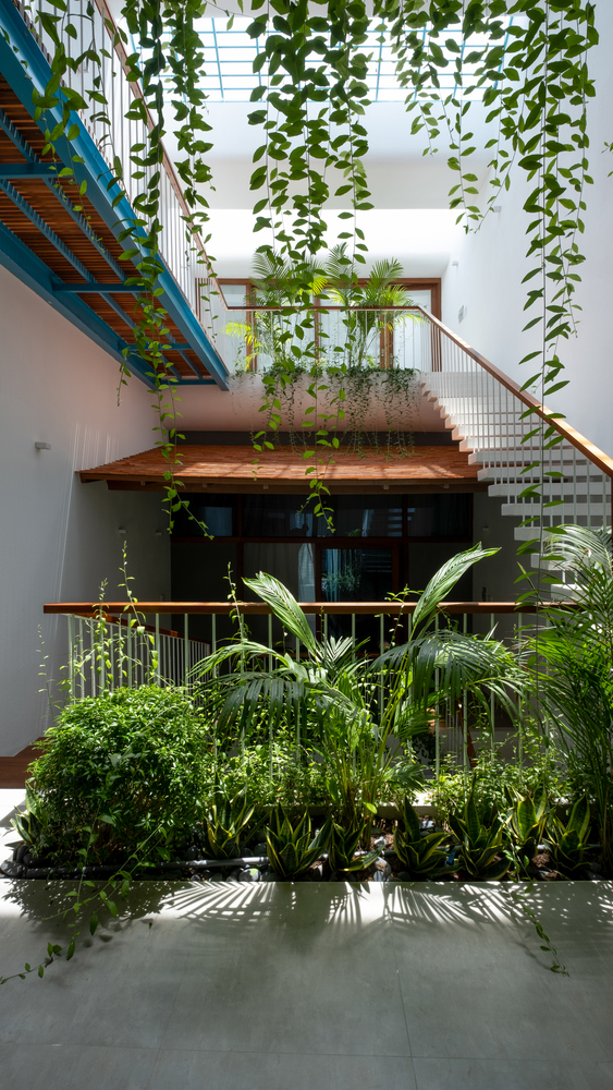 越南400平米的花园露台白色别墅---酷图编号1336679