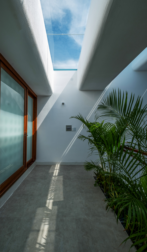 越南400平米的花园露台白色别墅---酷图编号1336684