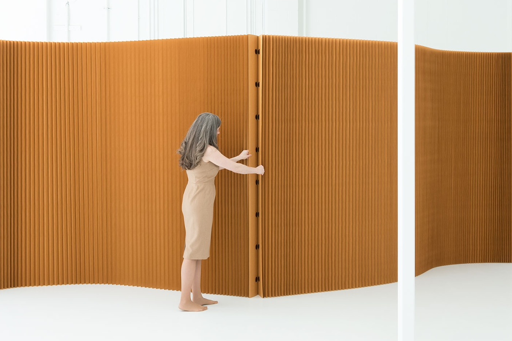 可灵活折叠成一本书厚度的木制房间隔板---酷图编号4