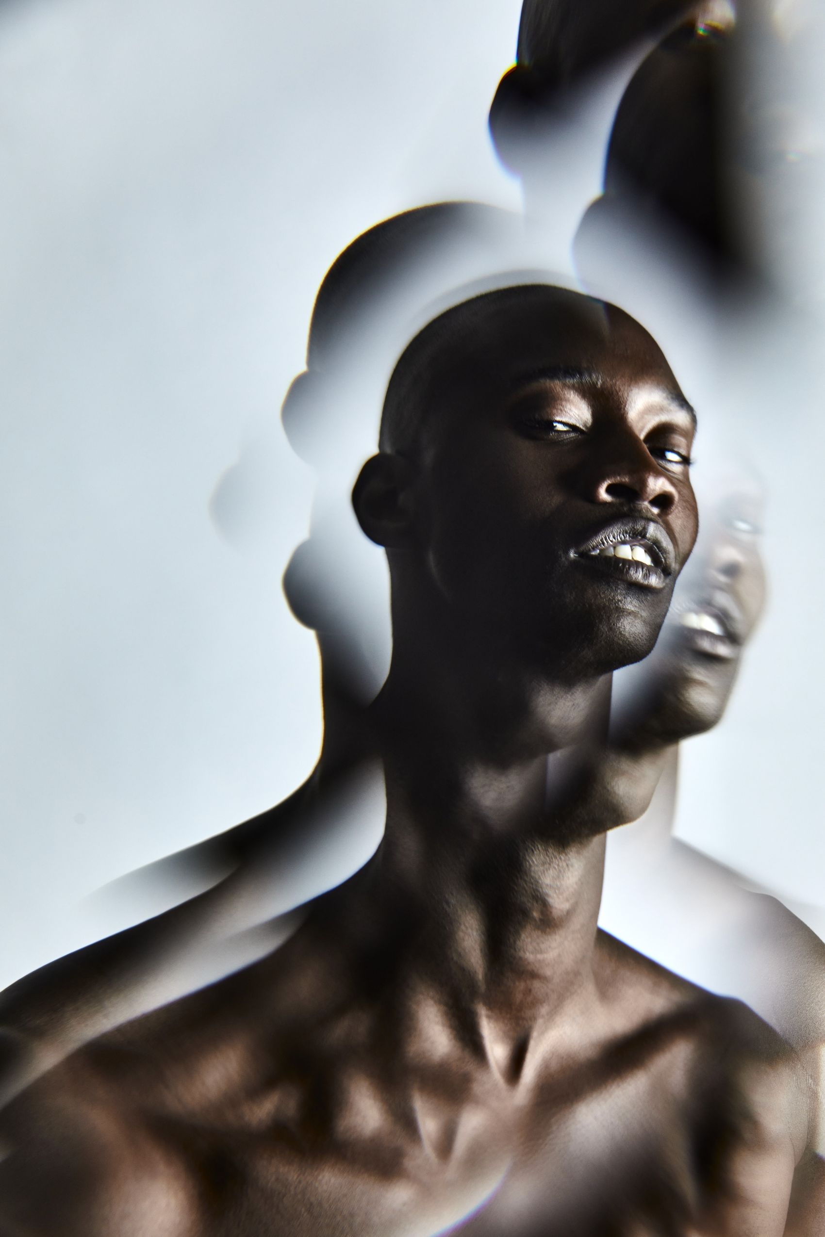 IVRESSES-动感人像摄影封面大图