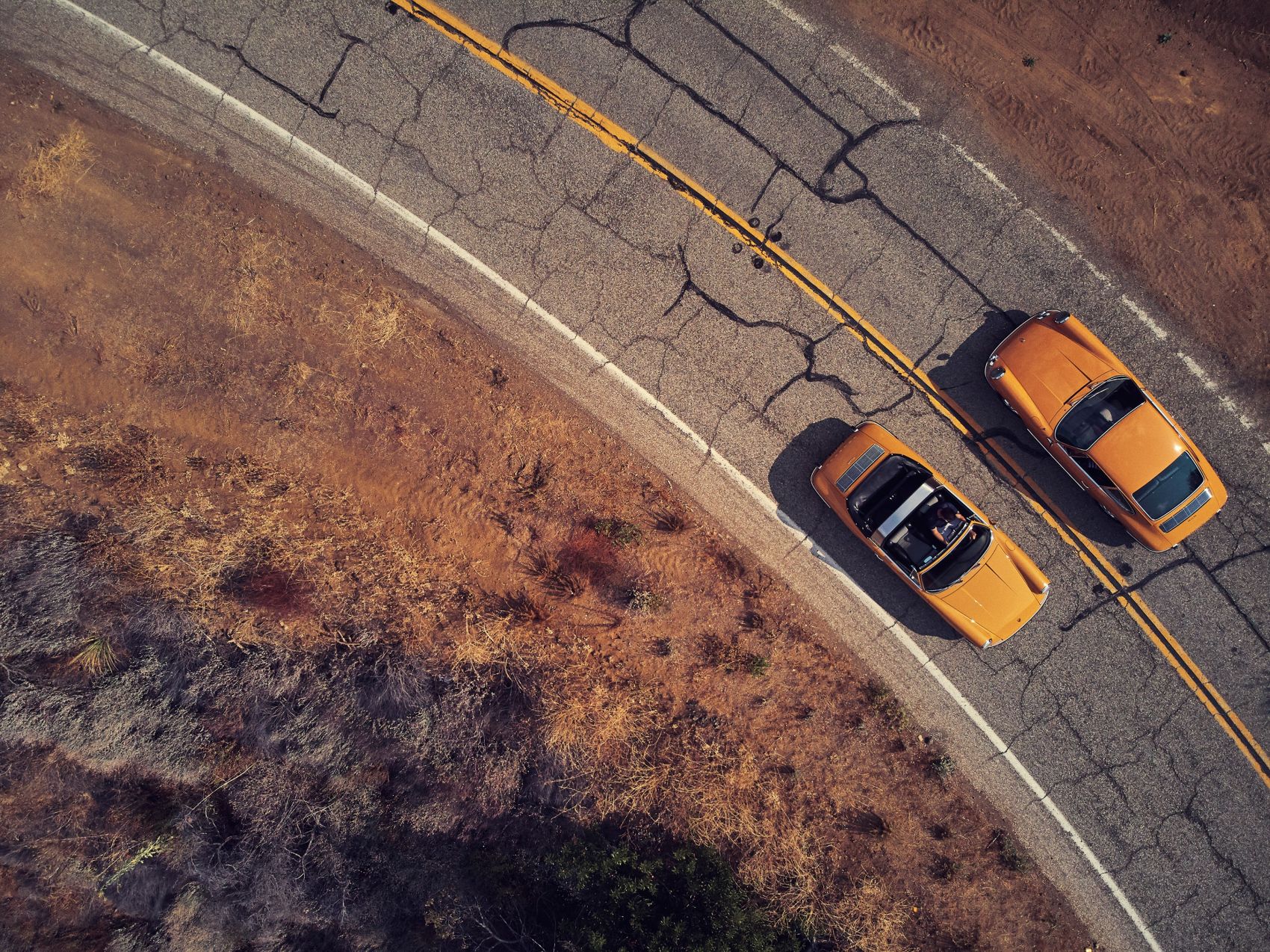 黄色保时捷911S汽车封面大图