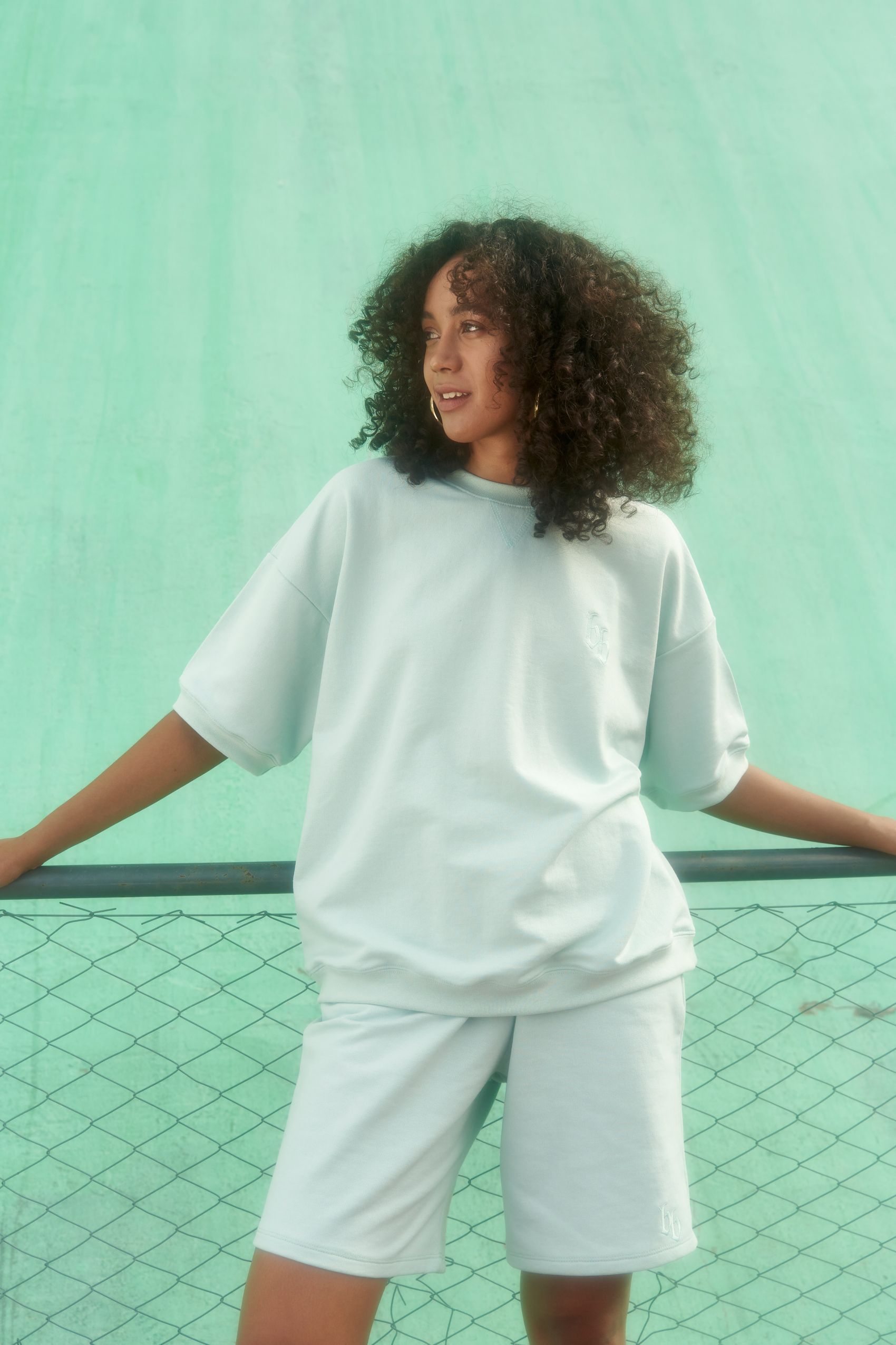 Bounce & Bones-时尚的运动员封面大图