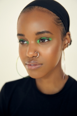 Nafisa-鼻环灵魂女郎