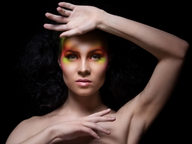 再现渐变美妆女郎