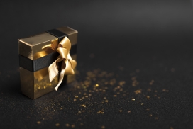 金色包装的礼物