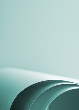 淡蓝色的层叠卷纸