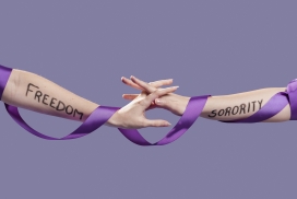 十指相扣的紫色丝带握手