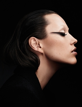 Haya-黑眼影妆人像