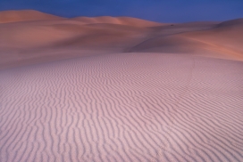 赤褐色的纹理沙丘