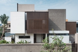 Sarpanch-藏在印度村屋的不规则堆积中央庭院