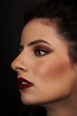 欧美女性侧面人像图片