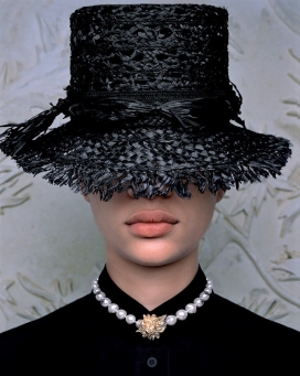 迪奥花园的Selena Forrest和露丝·贝尔