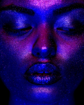 COSMOS-紫色荧光彩人像