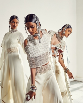 Ridhima Bhasin Festive-姐妹行