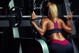 https://www.2008php.com/健身房举重锻炼的女子