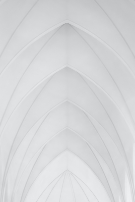 漂亮的白色礼堂穹顶