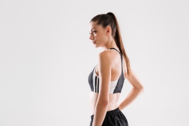 瑜伽健身的女郎