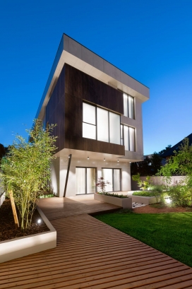 MODERN INSERTION-简洁的日式房屋建筑