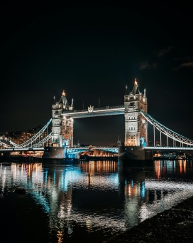 法国伦敦塔桥夜景图