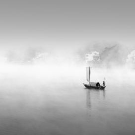 中国丽水-渔船风景黑白图片