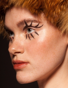 Yana Mua-黑眉彩妆女郎