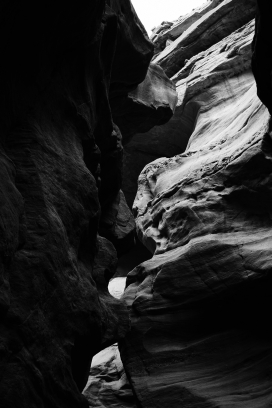 丹霞山洞黑白图片