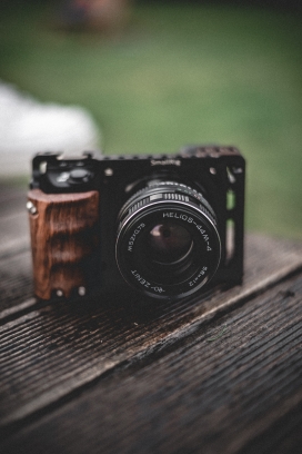 复古木质数码照相机