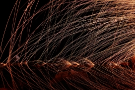 纵横交错的火花线