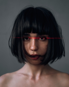 被红外线照射的美女