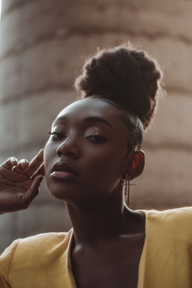 盘头的非洲女郎