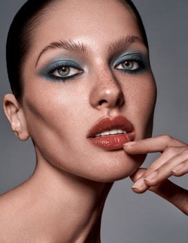 安吉丽娜·巴斯