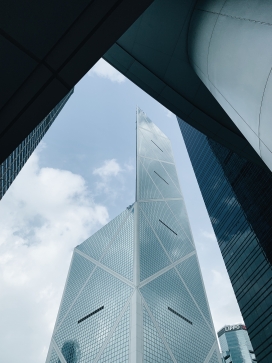 仰拍的城市大厦