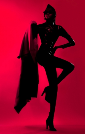 《 Interview》杂志-“凶残”女郎