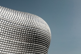 圆形箔片的建筑外墙