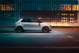 白色本田Honda E汽车