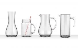 四个透明的玻璃水杯