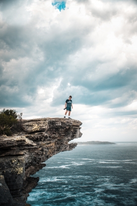 海崖边上的摄影师