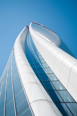 仰拍的建筑大厦